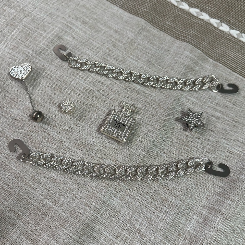 Woman’s Bling Rhinestone Metal Croc charms and chains